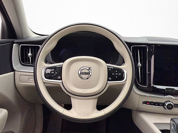 Volvo XC60 11 of 30