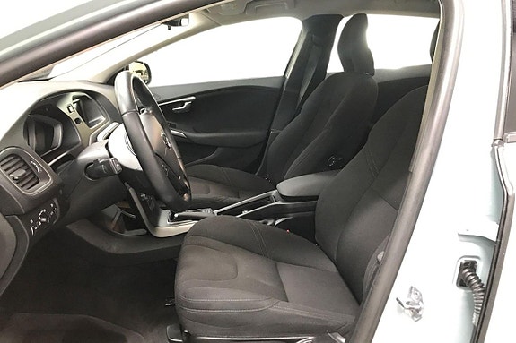 Volvo V40 13 of 26