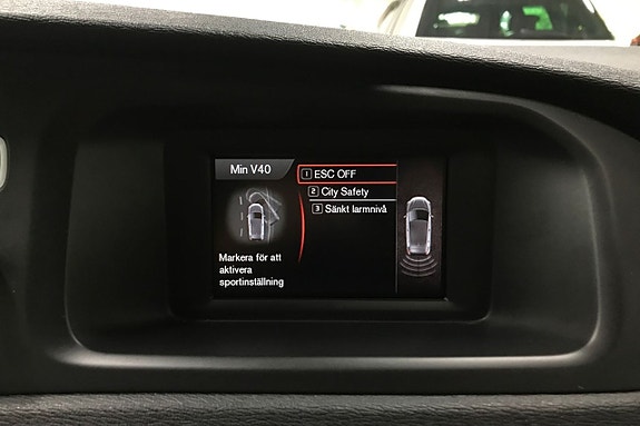 Volvo V40 21 of 26