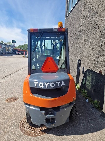 Toyota 02-8 FDF 25.  599 timmar 3 of 5