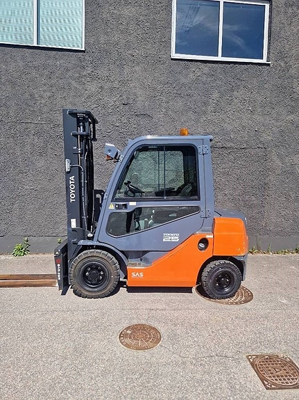 Toyota 02-8 FDF 25.  599 timmar 2 of 5