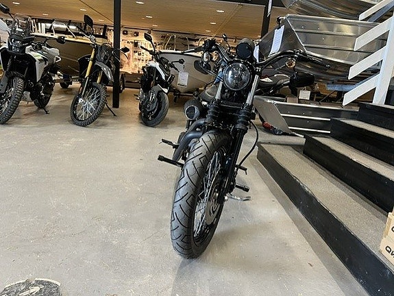 Harley-Davidson XL 1200N 2 of 5