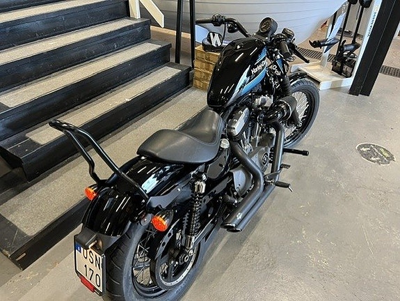 Harley-Davidson XL 1200N 4 of 5