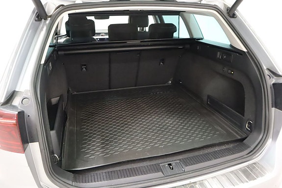 Volkswagen Passat 16 of 17