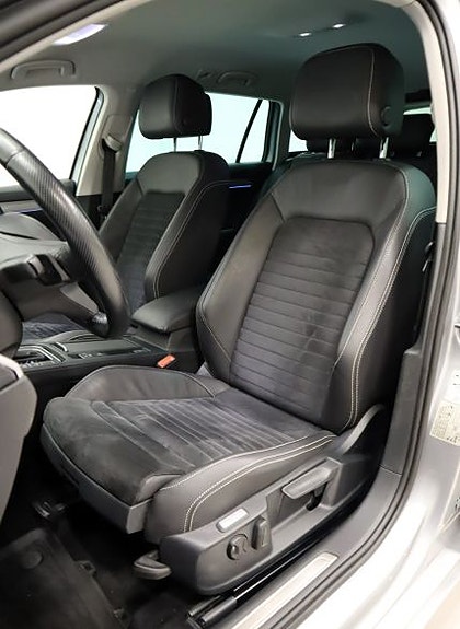 Volkswagen Passat 10 of 17