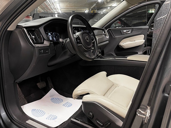 Volvo XC60 16 of 30