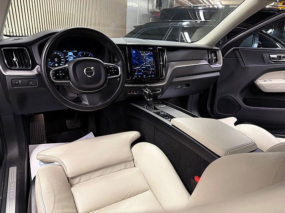 Volvo XC60 17 of 30