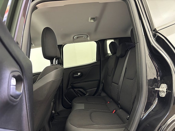 Jeep Renegade 13 of 23