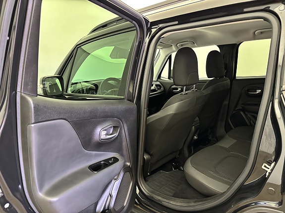 Jeep Renegade 16 of 23