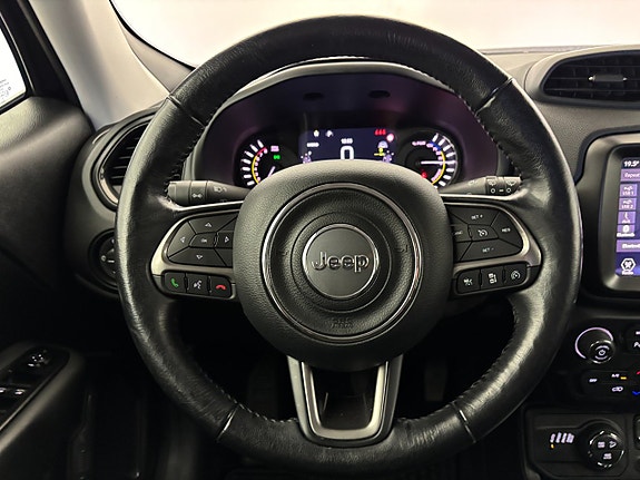 Jeep Renegade 18 of 23