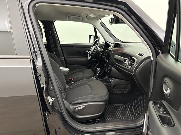Jeep Renegade 21 of 23