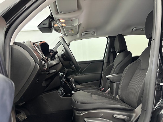 Jeep Renegade 15 of 23