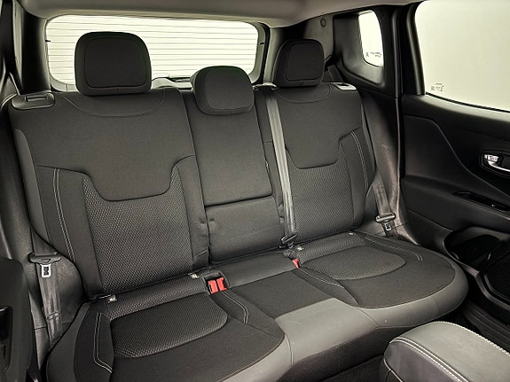 Jeep Renegade 22 of 23