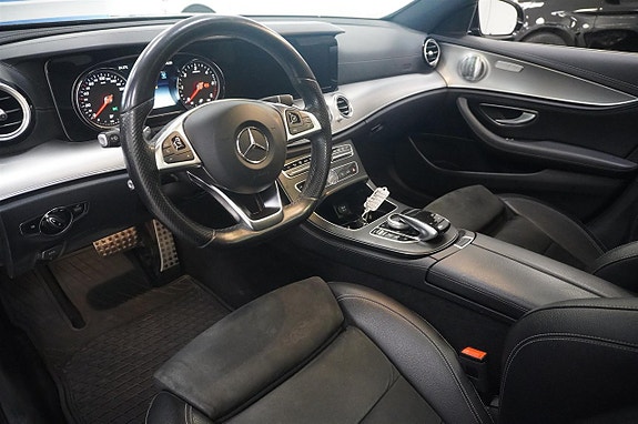 Mercedes-Benz E220 2 of 5