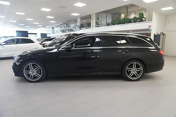 Mercedes-Benz E220 3 of 5