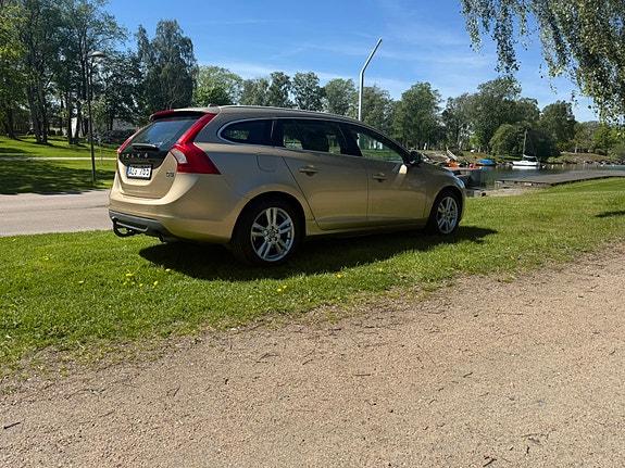 Volvo V60 3 of 5