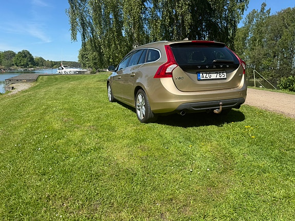 Volvo V60 4 of 5