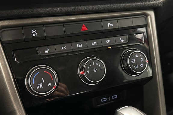 Volkswagen T-Roc 16 of 23