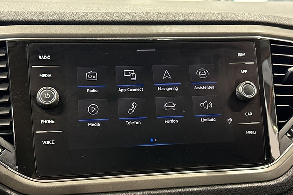 Volkswagen T-Roc 11 of 23