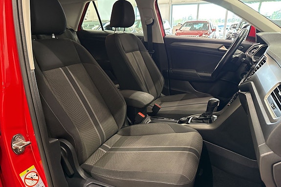 Volkswagen T-Roc 19 of 23