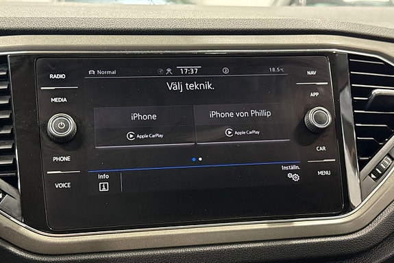 Volkswagen T-Roc 13 of 23