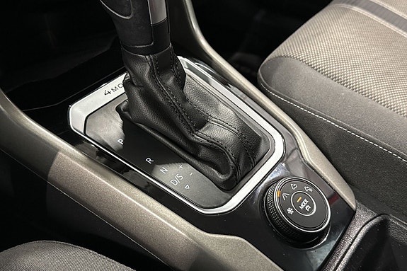 Volkswagen T-Roc 17 of 23