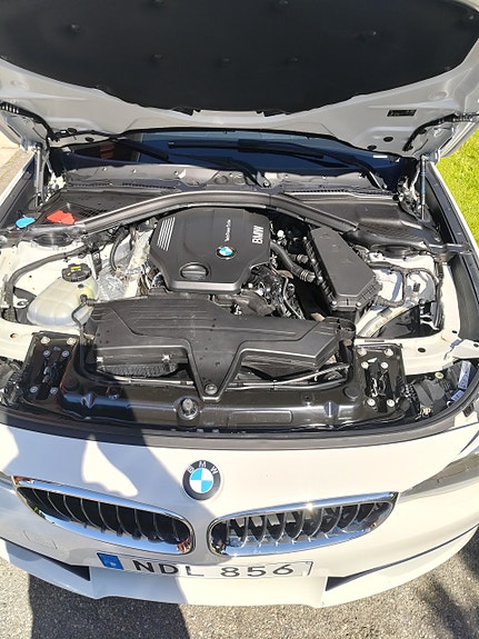 BMW 320d 4 of 5