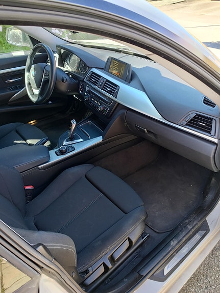 BMW 320d 3 of 5