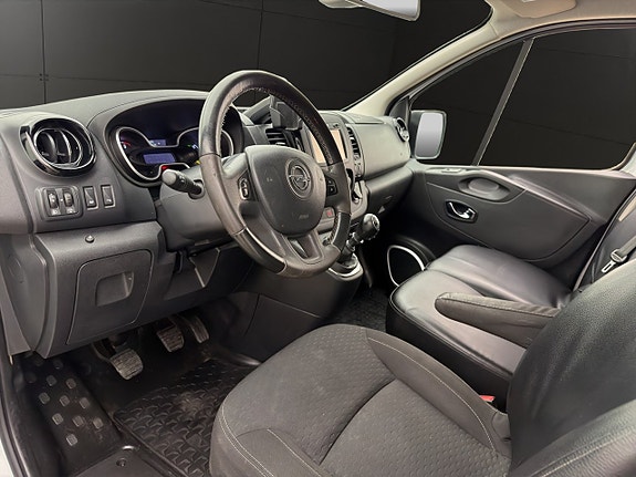 Opel Vivaro 14 of 28