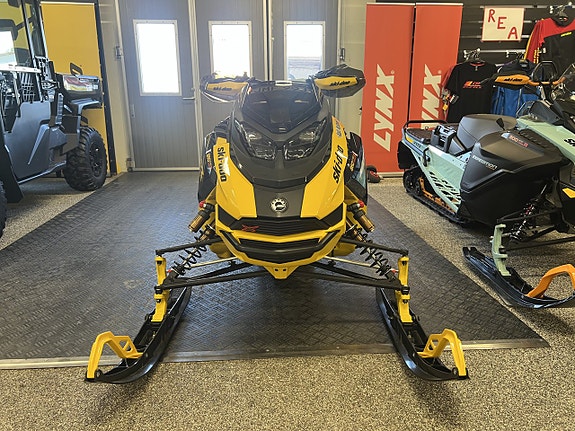 Ski-Doo MXZ X-RS Competition 850 E-TEC Turbo R Momsad 2 of 9