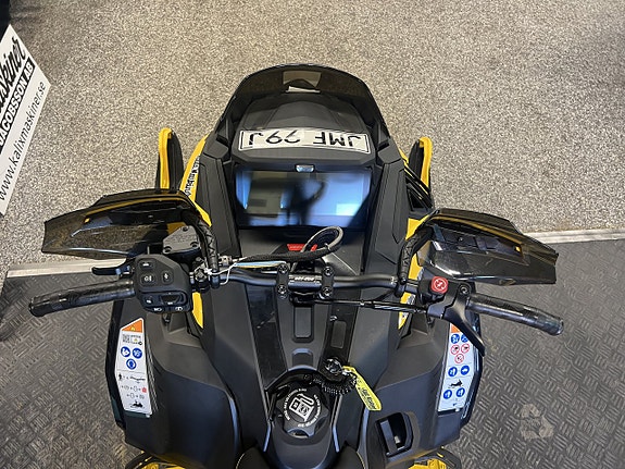 Ski-Doo MXZ X-RS Competition 850 E-TEC Turbo R Momsad 7 of 9
