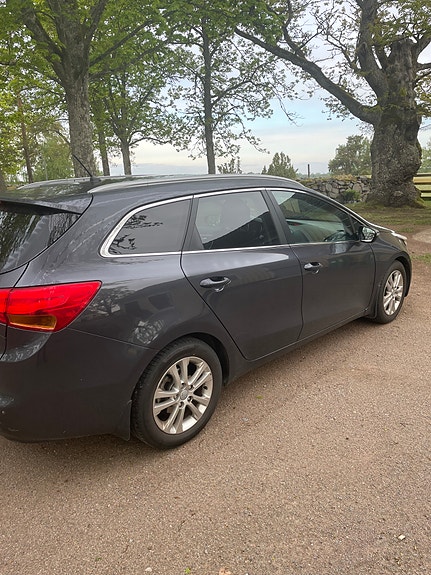 Kia Ceed 2 of 5