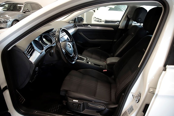 Volkswagen Passat Alltrack 7 of 12