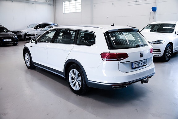Volkswagen Passat Alltrack 4 of 12