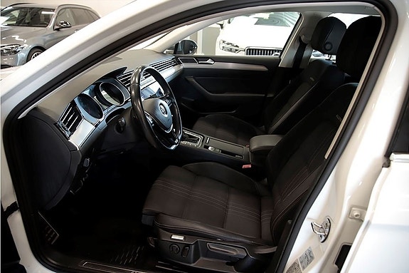 Volkswagen Passat Alltrack 7 of 12