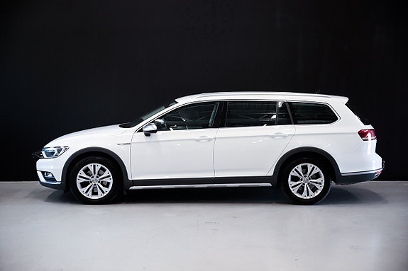 Volkswagen Passat Alltrack 3 of 12
