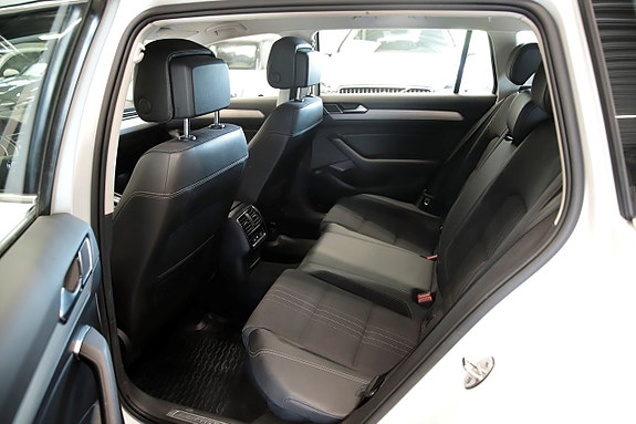 Volkswagen Passat Alltrack 8 of 12