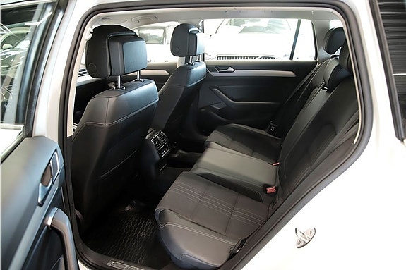 Volkswagen Passat Alltrack 8 of 12