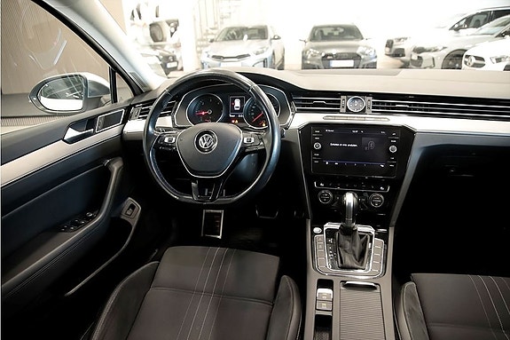 Volkswagen Passat Alltrack 6 of 12