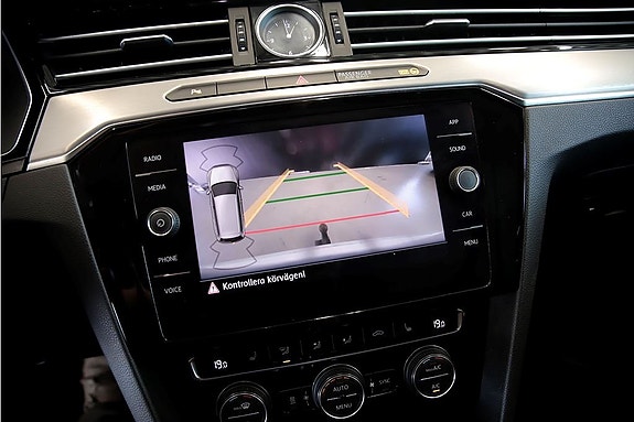 Volkswagen Passat Alltrack 9 of 12