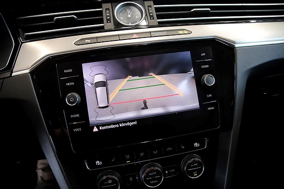 Volkswagen Passat Alltrack 9 of 12