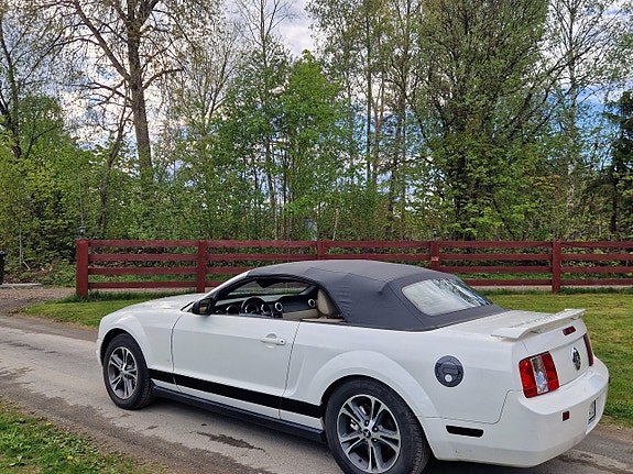 Ford Mustang 7 of 10
