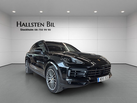 Porsche Cayenne 4 of 5