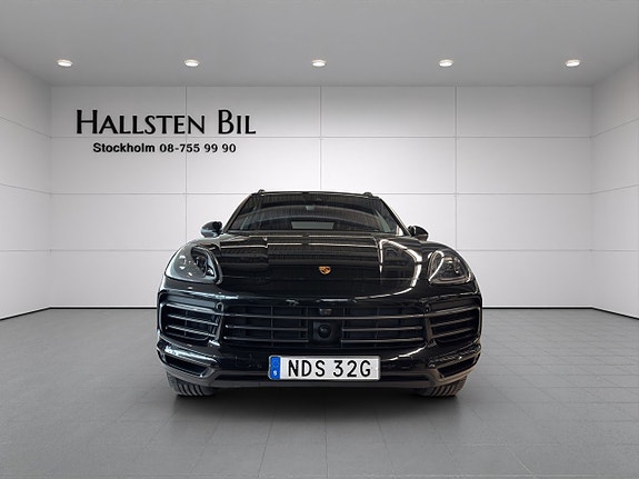 Porsche Cayenne 3 of 5