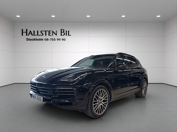 Porsche Cayenne 2 of 5