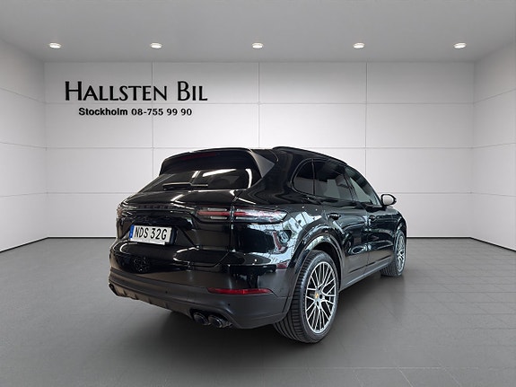 Porsche Cayenne 5 of 5