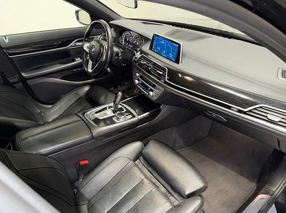 BMW 730 16 of 30