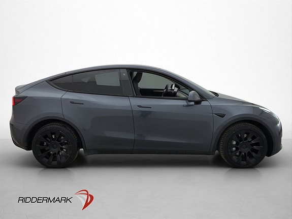 Tesla Model Y 8 of 30