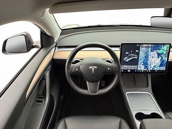 Tesla Model Y 28 of 30