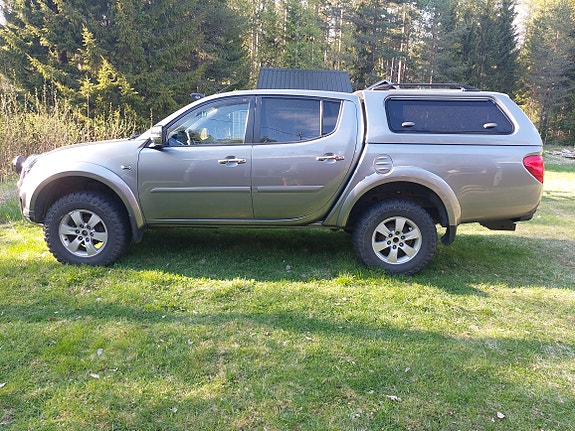 Mitsubishi L200 2 of 9